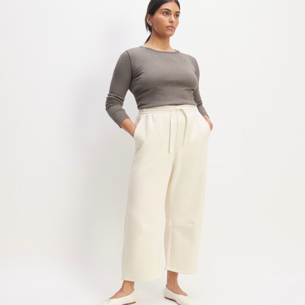 Everlane retrack barrel sweatpants in Bone size small
